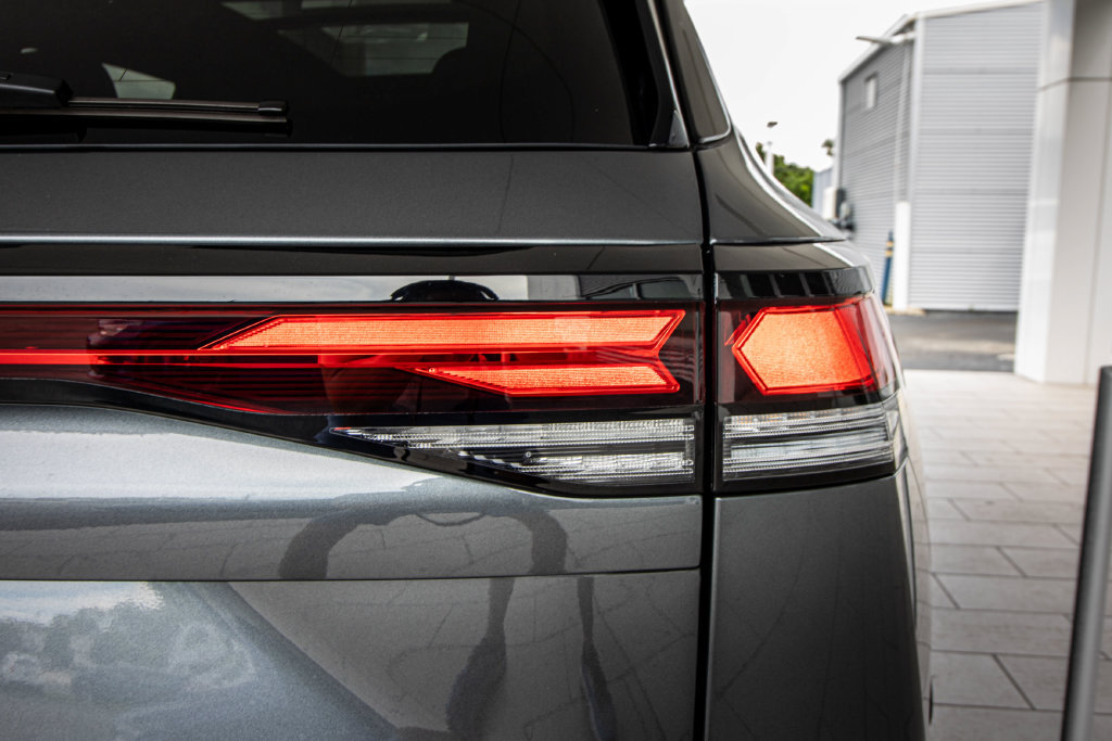 New 2026 Volkswagen Tiguan SE R-Line FWD image 16