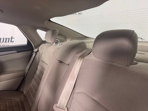 Used 2018 Ford Fusion SE w/ Fusion SE Technology Package FWD image 11