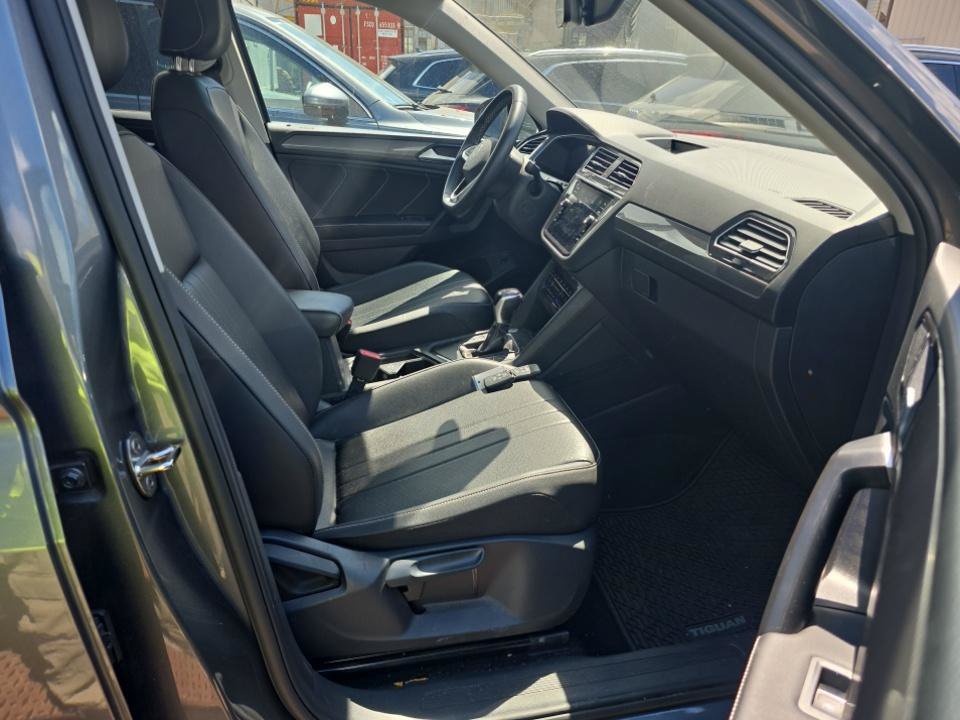 Used 2023 Volkswagen Tiguan SE FWD image 5