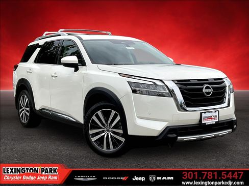 Used 2024 Nissan Pathfinder Platinum AWD/4WD image 1