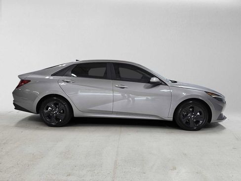 Used 2023 Hyundai Elantra SEL FWD image 2