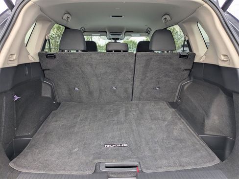 Used 2024 Nissan Rogue SV image 30