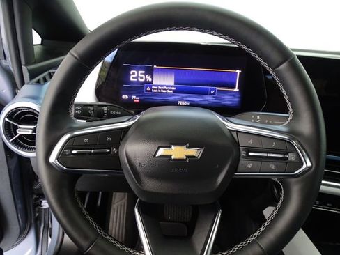 Used 2025 Chevrolet Equinox EV LT FWD image 6