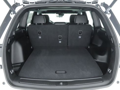 New 2025 Jeep Grand Cherokee Altitude image 16