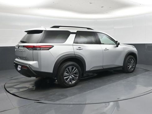 Used 2024 Nissan Pathfinder SV AWD/4WD image 4