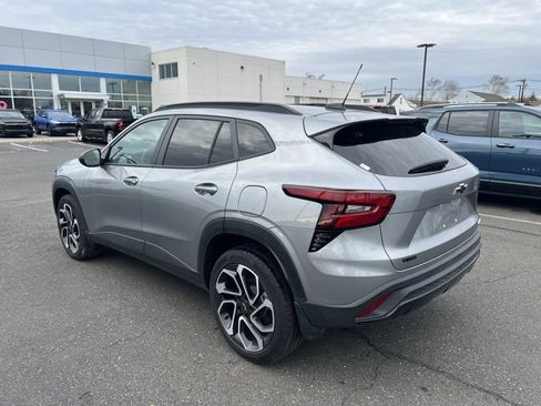 Certified 2025 Chevrolet Trax RS w/ Driver Confidence Package image 5