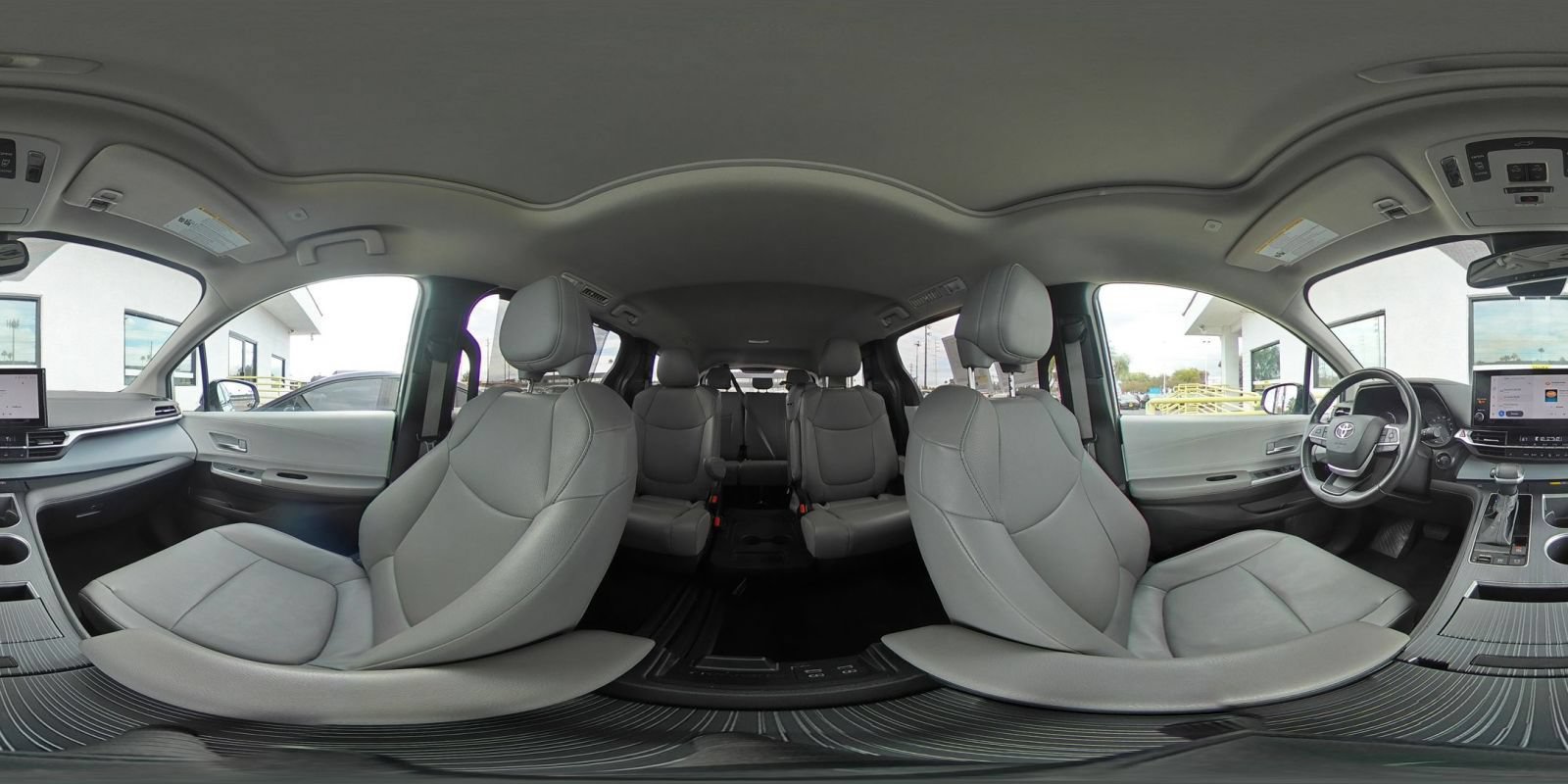 Used 2025 Toyota Sienna XLE FWD image 44