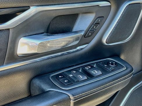 Used 2019 RAM 1500 Laramie AWD/4WD image 12