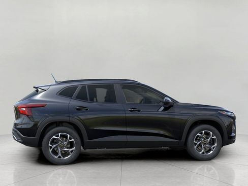 New 2026 Chevrolet Trax LT w/ Sunroof Package FWD image 5