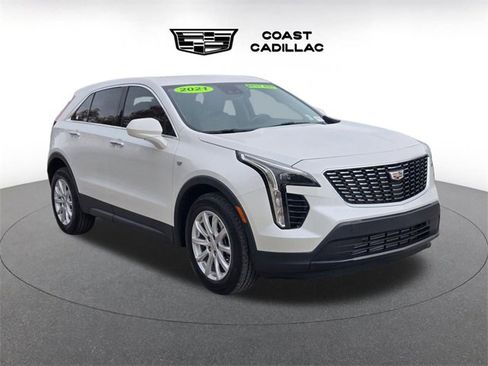 Used 2021 Cadillac XT4 Luxury image 3