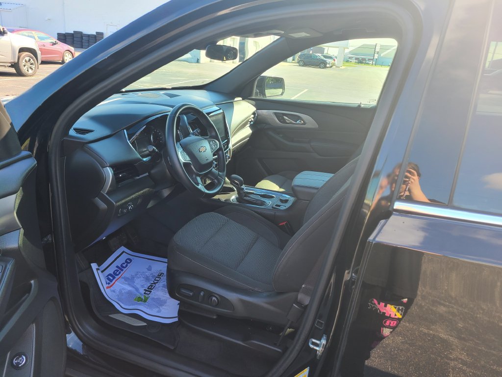 Used 2023 Chevrolet Traverse LT w/ LPO, Cargo Package AWD/4WD image 21