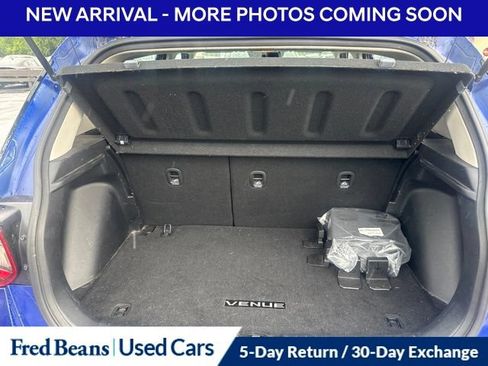 Used 2023 Hyundai Venue Limited w/ Cargo Package FWD image 6