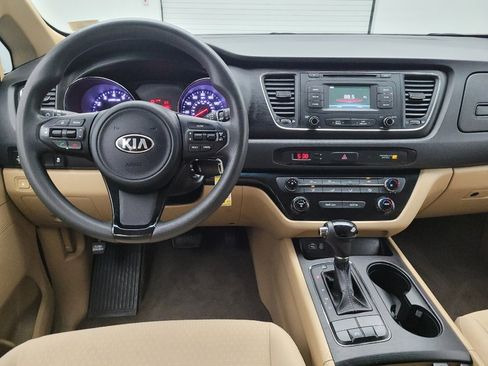 Used 2017 Kia Sedona LX image 22