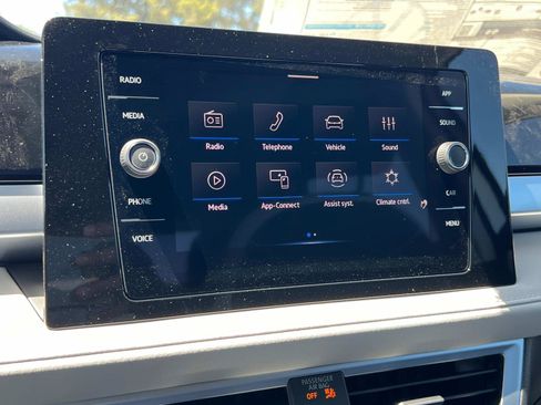 New 2025 Volkswagen Taos SE image 11