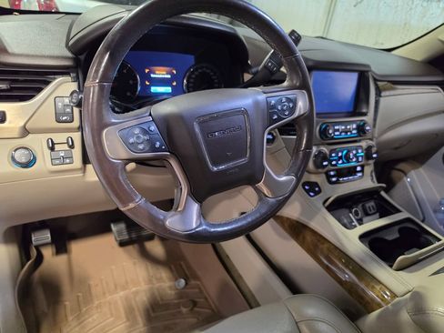 Used 2017 GMC Yukon Denali w/ Open Road Package AWD/4WD image 4