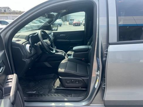 Used 2025 Chevrolet Colorado LT RWD image 11