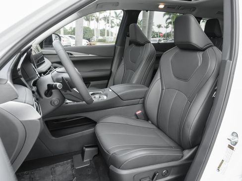 Certified 2026 INFINITI QX60 Luxe w/ Cargo Package FWD image 8