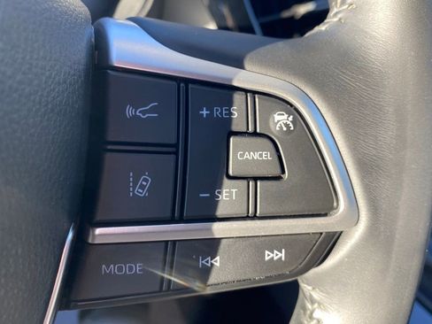 Used 2022 Toyota Highlander LE image 29