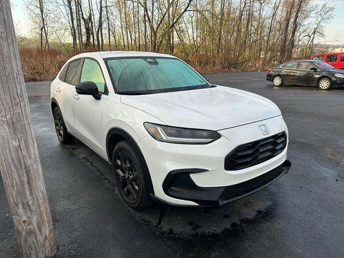 Used 2025 Honda HR-V Sport image 2