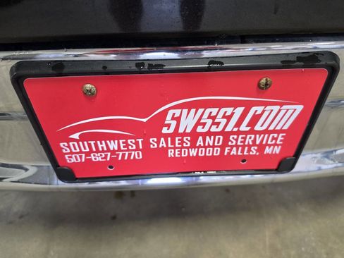 Used 2017 RAM 1500 Classic SLT AWD/4WD image 2