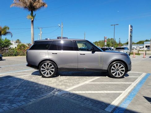 New 2026 Land Rover Range Rover Long Wheelbase SE AWD/4WD image 6