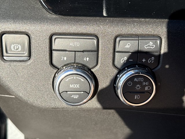 Used 2025 GMC Sierra 1500 SLT AWD/4WD image 18