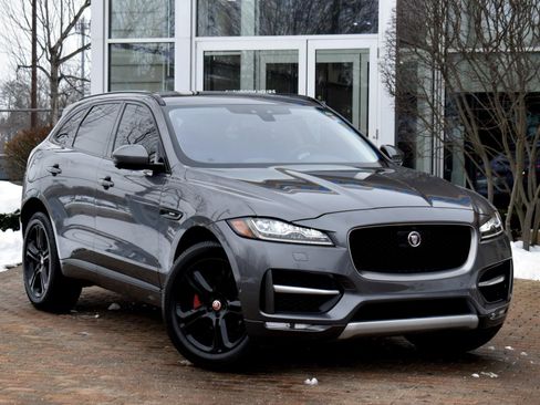 Used 2018 Jaguar F-PACE R-Sport image 5