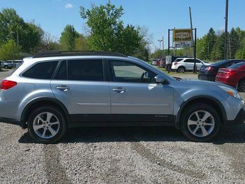 Used 2014 Subaru Outback 2.5i Limited w/ Moonroof Package AWD/4WD image 3