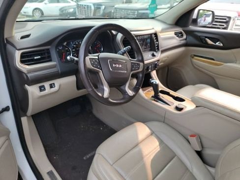 Used 2017 GMC Acadia Denali w/ Technology Package FWD image 9