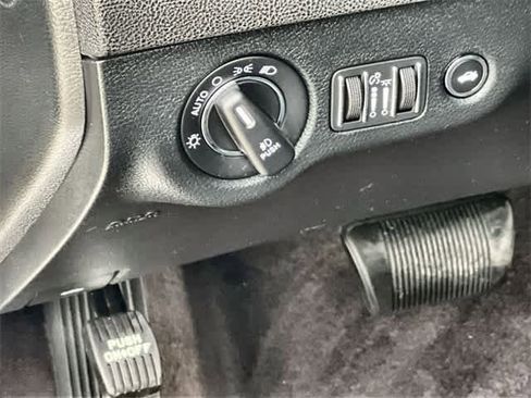 Used 2018 Chrysler 300 S image 29