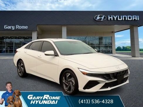 Used 2024 Hyundai Elantra SEL w/ Convenience Package FWD image 2