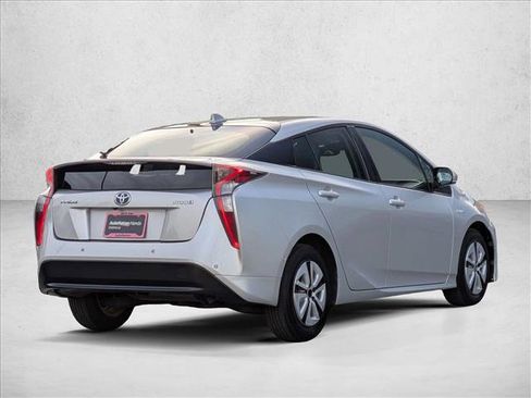 Used 2017 Toyota Prius Four image 5