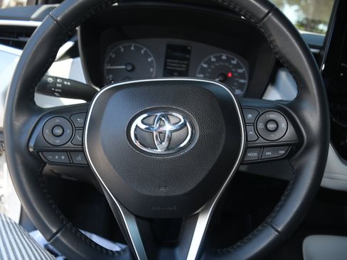 Used 2025 Toyota Corolla SE FWD image 12