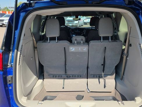 Used 2020 Chrysler Pacifica Touring FWD image 24
