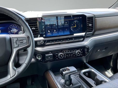 Used 2024 Chevrolet Silverado 1500 High Country w/ Technology Package AWD/4WD image 6