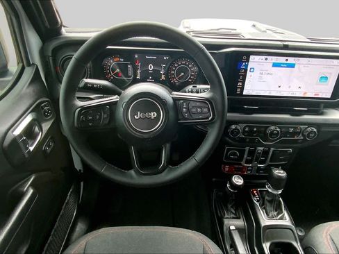 Used 2025 Jeep Wrangler Unlimited Rubicon w/ Convenience Group AWD/4WD image 6