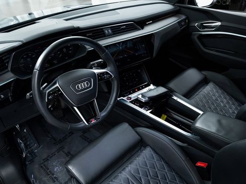 Used 2022 Audi e-tron S Prestige w/ Prestige Package image 19