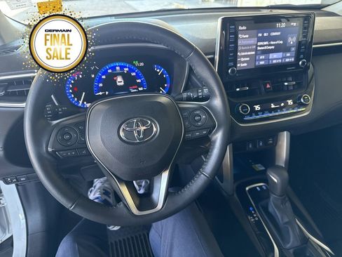 Certified 2022 Toyota Corolla Cross XLE image 12