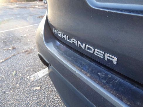 Used 2023 Toyota Highlander XLE image 5