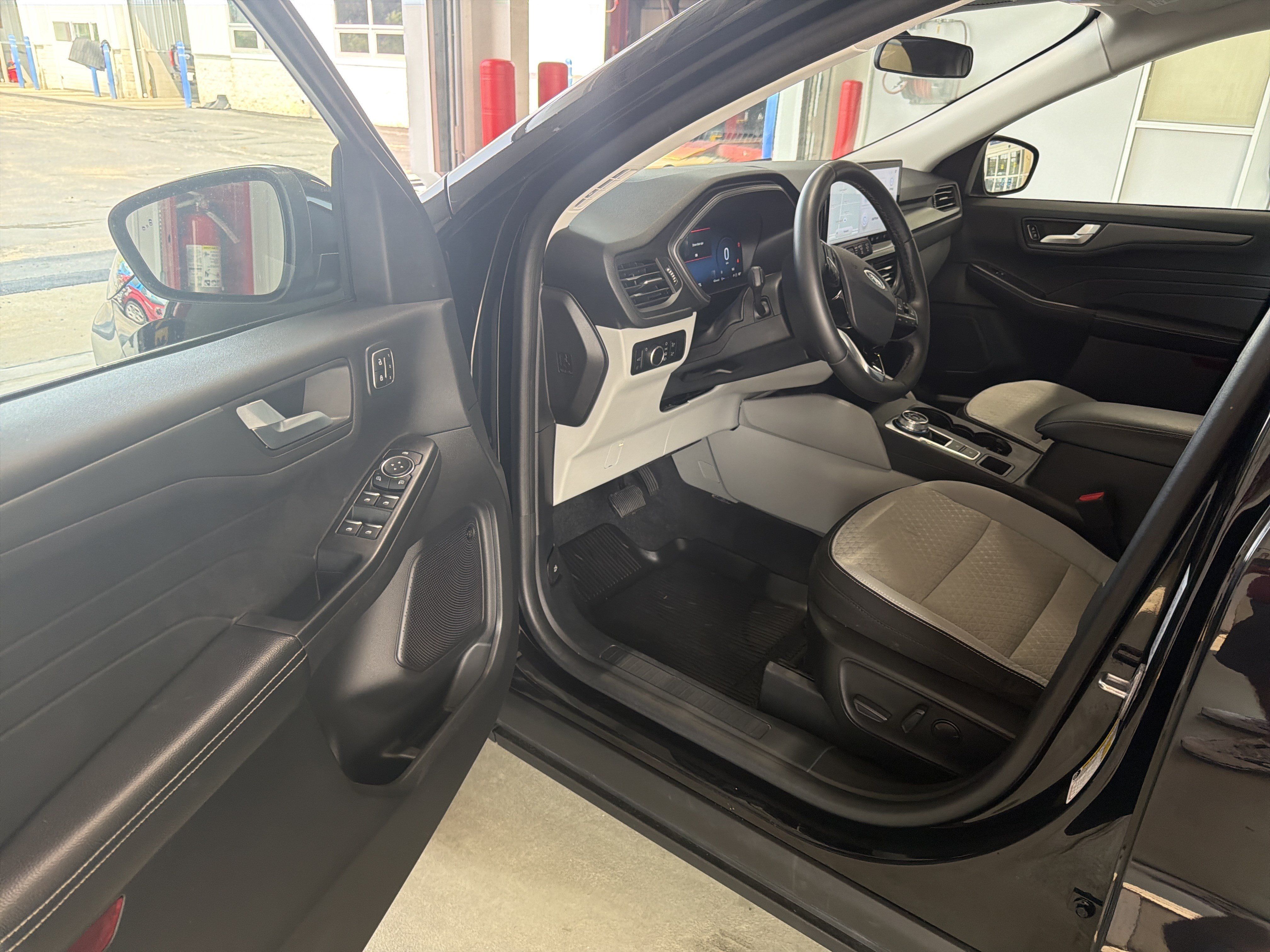 Used 2023 Ford Escape Active w/ Tech Pack #2 AWD/4WD image 18