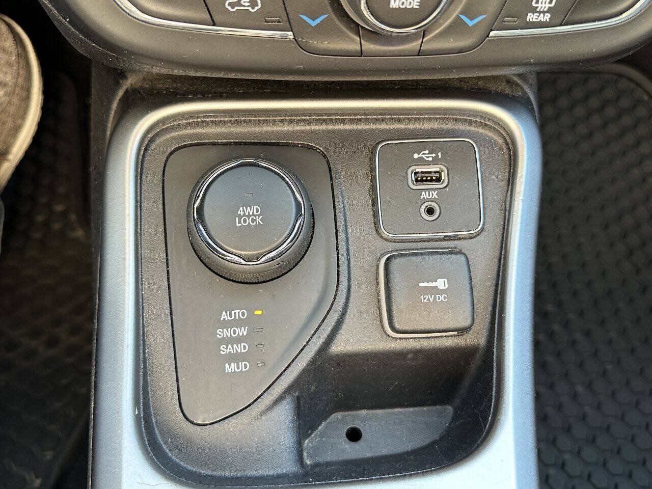 Used 2018 Jeep Compass Latitude w/ Popular Equipment Group AWD/4WD image 18