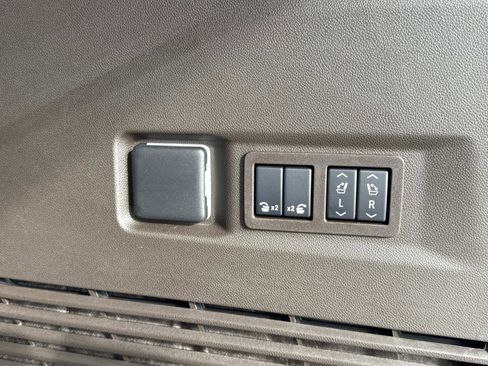 Used 2025 Chevrolet Tahoe Z71 w/ Z71 Off-Road Package image 11