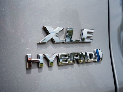 Used 2022 Toyota RAV4 XLE image 40