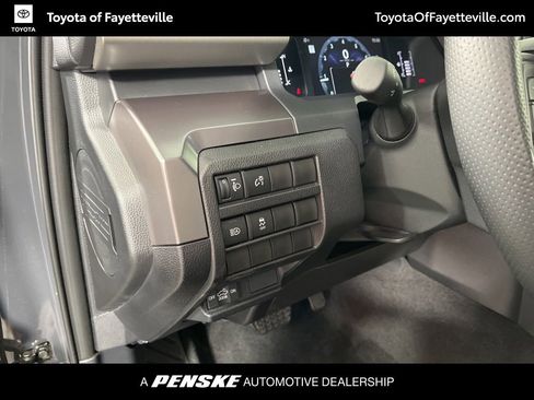 Certified 2025 Toyota Tacoma SR5 w/ SR5 Upgrade Package AWD/4WD image 21