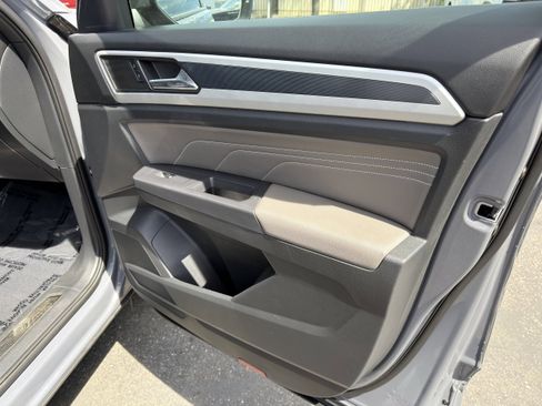 Used 2021 Volkswagen Atlas Cross Sport SE w/ Panoramic Sunroof Package FWD image 11