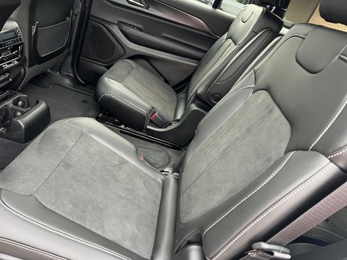 New 2025 Jeep Grand Cherokee L Altitude image 11