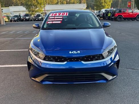 Used 2023 Kia Forte LXS w/ LXS Technology Package image 3