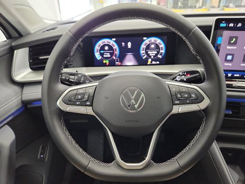 New 2025 Volkswagen Tiguan SE image 13