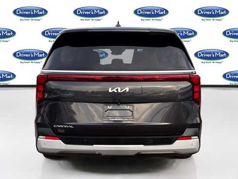 Used 2025 Kia Carnival FWD image 6