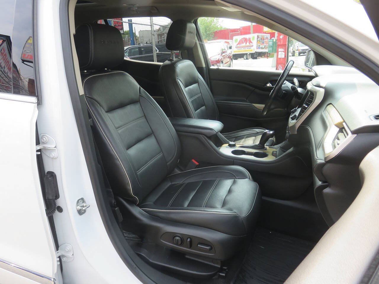 Used 2019 GMC Acadia Denali w/ Technology Package AWD/4WD image 11